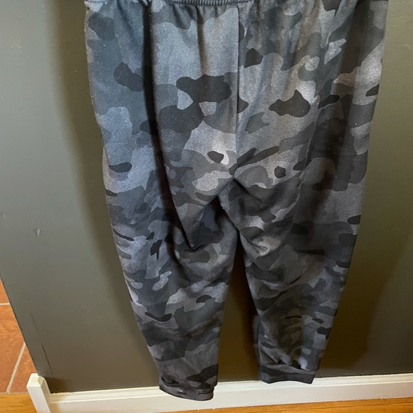 Nike camo sweatpants - Picture 2 of 2